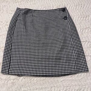 Gloria Vanderbilt Houndstooth Mini Skirt Size 8 Black White A-Line dark academia